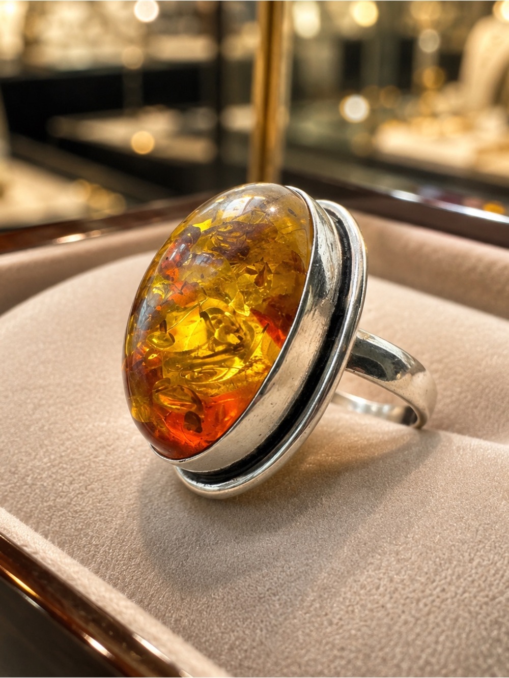 AMBER RING 7.25 
Plated Sterling silver 
Oval Cocktail Ring - Golden, Orange